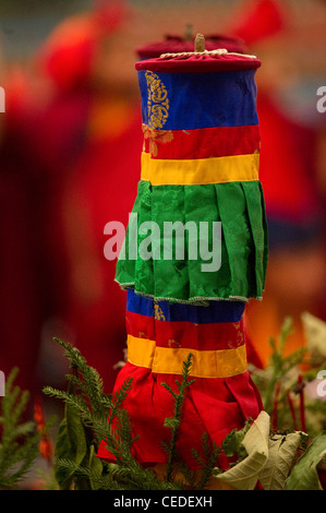 Oggetti rituali per la cerimonia di Losar in un monastero buddista, il Sikkim, India Foto Stock