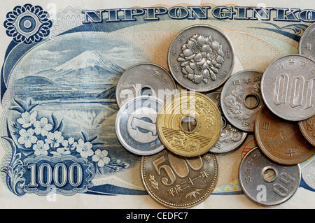 Yen giapponese le banconote e le monete in euro Foto Stock
