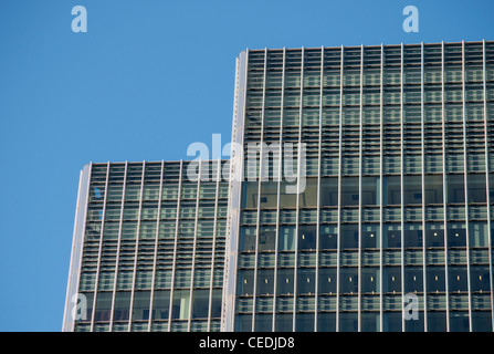 Heron Quays 2 edifici a 25 Bank Street progettato da Cesar Pelli, completato 2003, Canary Wharf, Docklands di Londra, Regno Unito Foto Stock