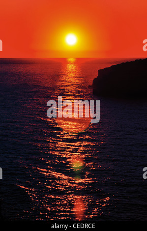 Il Portogallo, Algarve: Tramonto sulla spiaggia Praia da Galé a Albufeira Foto Stock