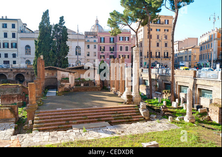 Resti di tempio antico. Campus Martius Largo Argentina Roma Italia Foto Stock