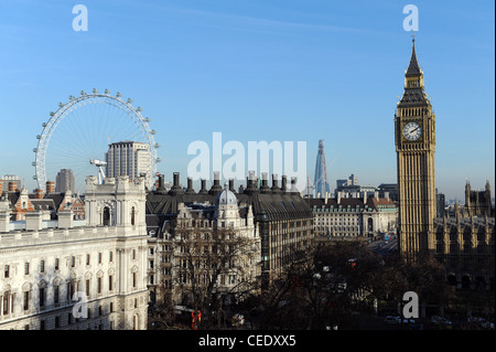 Big Ben visto dal London Eye, Shard è visto in lontananza Foto Stock