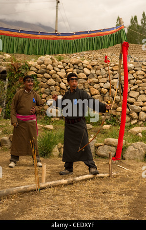 Tiro con l'arco in Ladakh Foto Stock