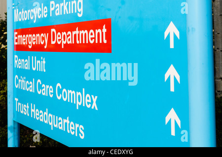 Ospedale firmare per il dipartimento di emergenza, insufficienza renale, unità di terapia intensiva e di fiducia HQ Foto Stock
