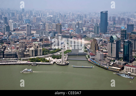 Vista dall'Oriental Pearl Tower sul fiume Huangpu e Suzhou Creek - Shanghai (Cina) Foto Stock