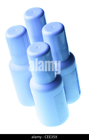 Le bombolette spray con il farmaco isolate su sfondo bianco Foto Stock