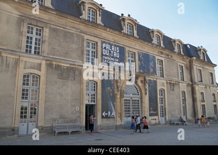 L'ingresso alla Tresors de la Cathedrale, Palais du Tau in Reims, Champagne-Ardenne, Francia. Foto Stock