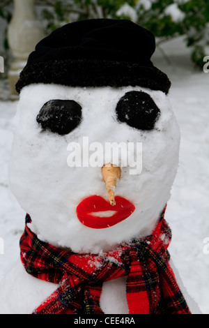 Pupazzo di neve con gli occhi di carbone e sciarpa tartan Foto Stock