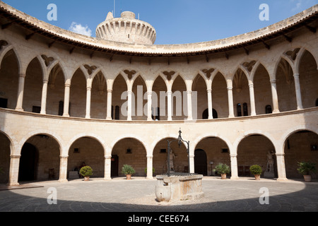 Interno del castello di Bellver, Maiorca Foto Stock