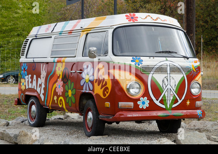 Dipinto di Volkswagen, furgone hippie, Ruby Blue's Cantina, Naramata Bench, British Columbia, Canada Foto Stock