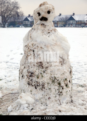 Un uomo di neve su Figges Marsh in Mitcham Foto Stock