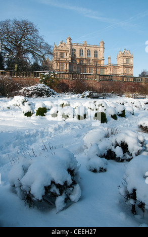 Wollaton Hall nella neve, Nottingham England Regno Unito Foto Stock