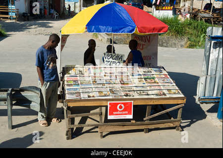 Edicola in Dar es Salaam Tanzania Foto Stock