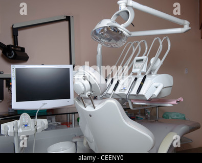 Poltrona del dentista e strumenti Foto Stock