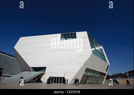 Casa da Musica concert hall dall architetto olandese Rem Koolhaas, Porto, Portogallo Foto Stock