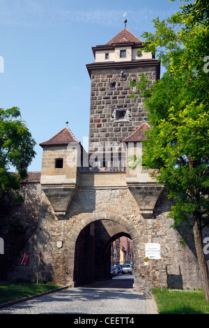 Gallows Gate Tower - Galgentor - nella città medievale di parete ad anello intorno a Rothenburg ob der Tauber, Franconia, Baviera, Germania Foto Stock