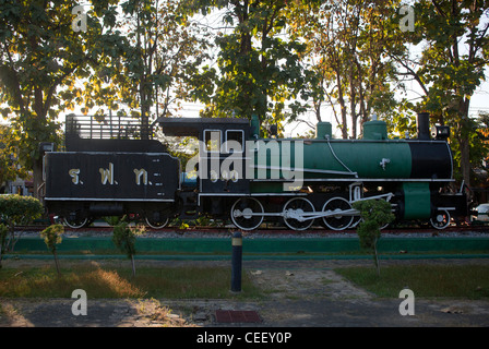 Il vecchio treno a vapore motore Stazione ferroviaria Chiang Mai Thailandia Foto Stock