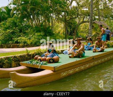 Parata di Lunghe Canoe Centro Culturale Polinesiano La'ie Oahu Hawaii Foto Stock