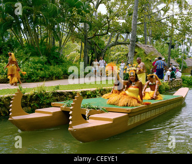 Parata di Lunghe Canoe Centro Culturale Polinesiano La'ie Oahu Foto Stock