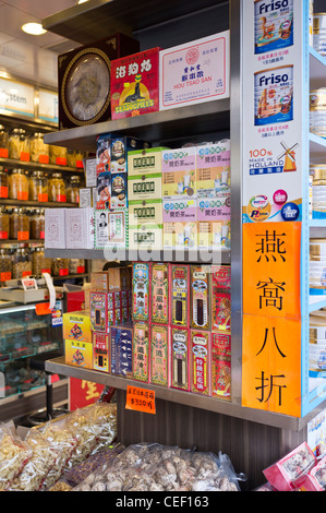 Dh medicina shop Mong Kok di Hong Kong cinese cibo essiccato display a base di erbe erboristeria cinese tradizionale negozio di Remedy Foto Stock