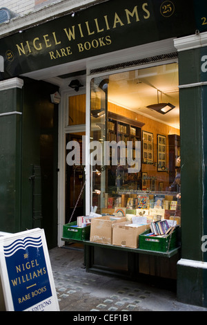 Nigel Williams bookshop in Charing Cross dove lui vende libri rari. Foto Stock