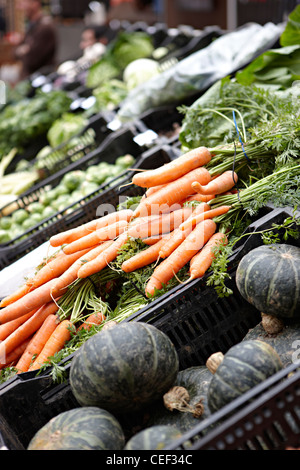 Le carote in stallo del mercato Foto Stock