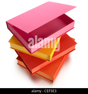 4 file di archiviazione impilati luminosi Foto Stock
