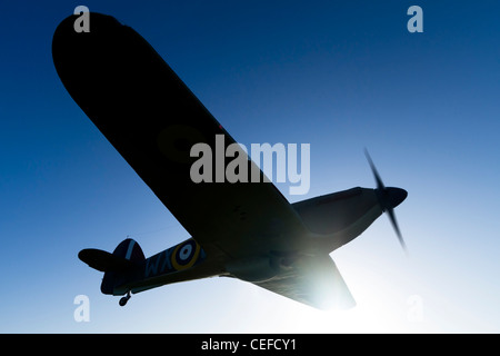 Replica di un 1940s Hawker Hurricane al di fuori dell'Imperial War Museum Duxford, Cambridgeshire, Inghilterra Foto Stock
