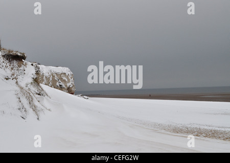 Eccezionalmente lungo e freddo inverno in Inghilterra del 2011-2012 con West Norfolk le spiagge e i laghetti sotto il ghiaccio e la neve Foto Stock