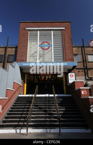 Ingresso a Harrow sulla Hill Tube Station Foto Stock