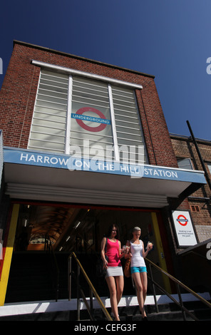 Ingresso a Harrow sulla Hill Tube Station Foto Stock