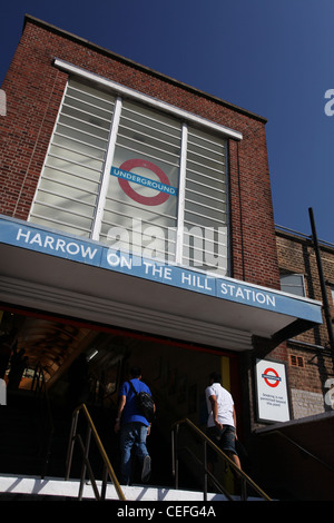 Ingresso a Harrow sulla Hill Tube Station Foto Stock