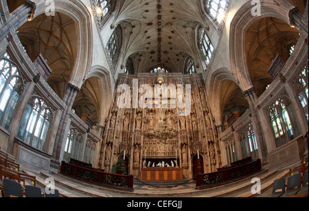 L'altare maggiore in Winchester Cathedral Foto Stock