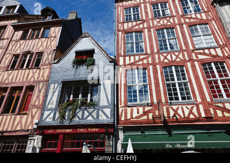 Metà medievali di edifici con travi di legno in Rue Martainville, Rouen, Normandia, Francia Foto Stock