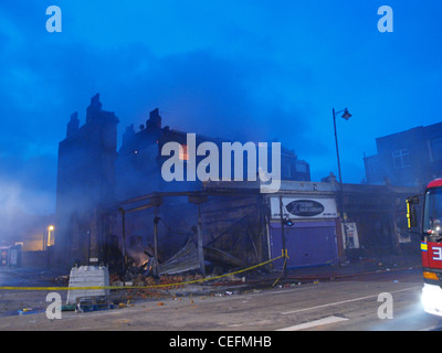 Londra, Regno Unito. 06/08/11. Tottenham High Street dopo la sommossa a Tottenham Hale. Foto Stock