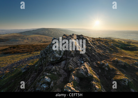 Sunrise over Mendip Hills da Crook picco. Somerset. In Inghilterra. Regno Unito. Foto Stock