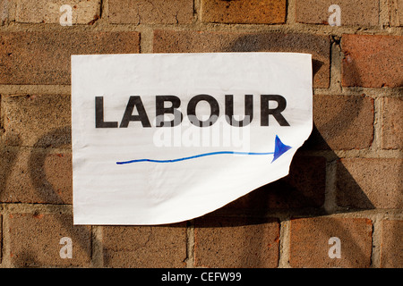 Segno del lavoro che indica dove i contraenti andare per lavoro manuale al sito industriale. Foto:Jeff Gilbert Foto Stock