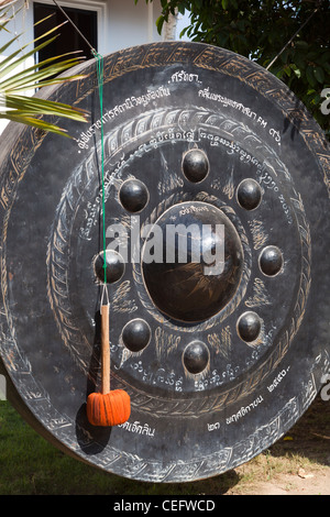 Gong cerimoniale Wat Chet Lin (Wat Nong Chalin) di Chiang Mai Foto Stock