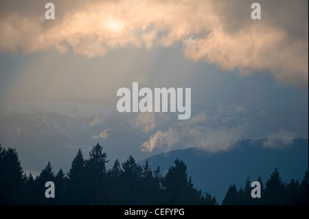 Aria di tempesta su Mout Arrowsmith, Parksville, Isola di Vancouver. British Columbia. Canada 7973 SCO Foto Stock