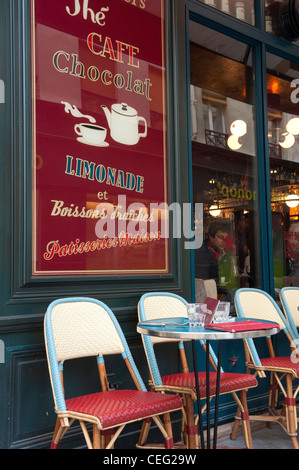 Hotel parigino estremamente: il pittoresco "Café du Centre' nel quartiere alla moda di Rue Montorgueil in 2e arrondissement di Parigi Foto Stock