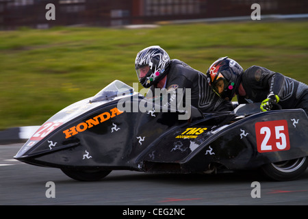 Una fotografia di una Honda Sidecar Outfit al Isle of Man TT 2011 Foto Stock