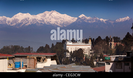 India Bengala Occidentale, Darjeeling, picchi di Kangchenjunga, al di là di nuova costruzione Gorkha centro culturale Foto Stock