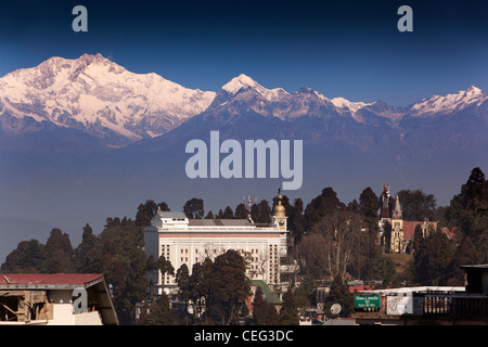 India Bengala Occidentale, Darjeeling, picchi di Kangchenjunga, al di là di nuova costruzione Gorkha centro culturale Foto Stock