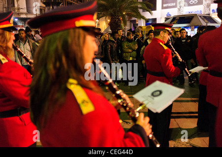 Banda di ottoni Vigilia di Capodanno, Piazza Omonia, Atene, Grecia, Europa Foto Stock