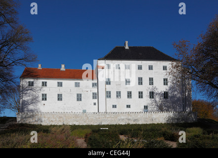 Il castello medievale Dragsholm, risalente al 12th secolo e apparentemente infestato, si trova a Hørve, nella parte nord-occidentale della Zelanda, in Danimarca. Ora un ristorante e un hotel famosi Foto Stock