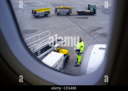 Trasporto di bagagli in aeroporto, Atene, Grecia, Europa Foto Stock