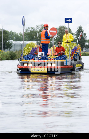 Favoloso imbarcazioni decorate in spettacolari annuale di Westland floating flower Parade Agosto 02, 2009, maasland, Paesi Bassi. Foto Stock