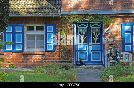 Casa tipica anteriore del Mar Baltico in Germania Foto Stock