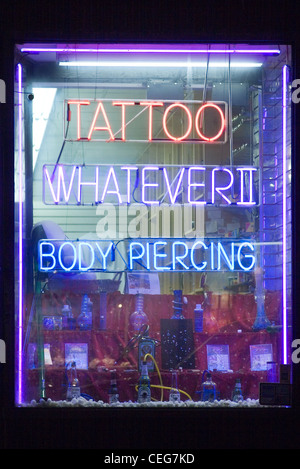 Salotto tattoo shop di New York City Foto Stock