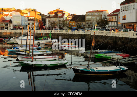 Pesca artigianale barche nel porto Carril, Vilagarcía de Arousa, Galizia, Spagna Foto Stock